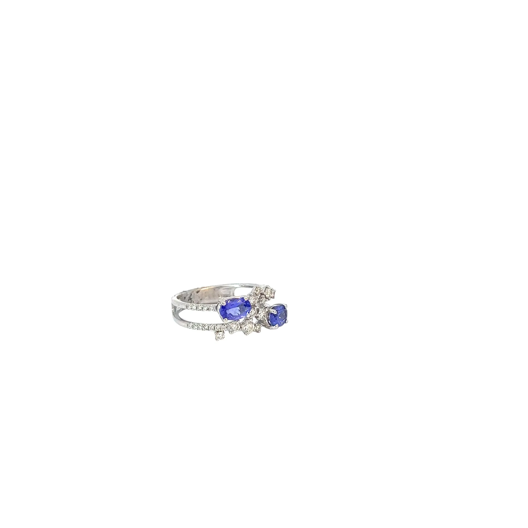 14k white Gold 1.50ct G SI1 Round Diamond and 1.00ct Oval Tanzanite Cocktail ring