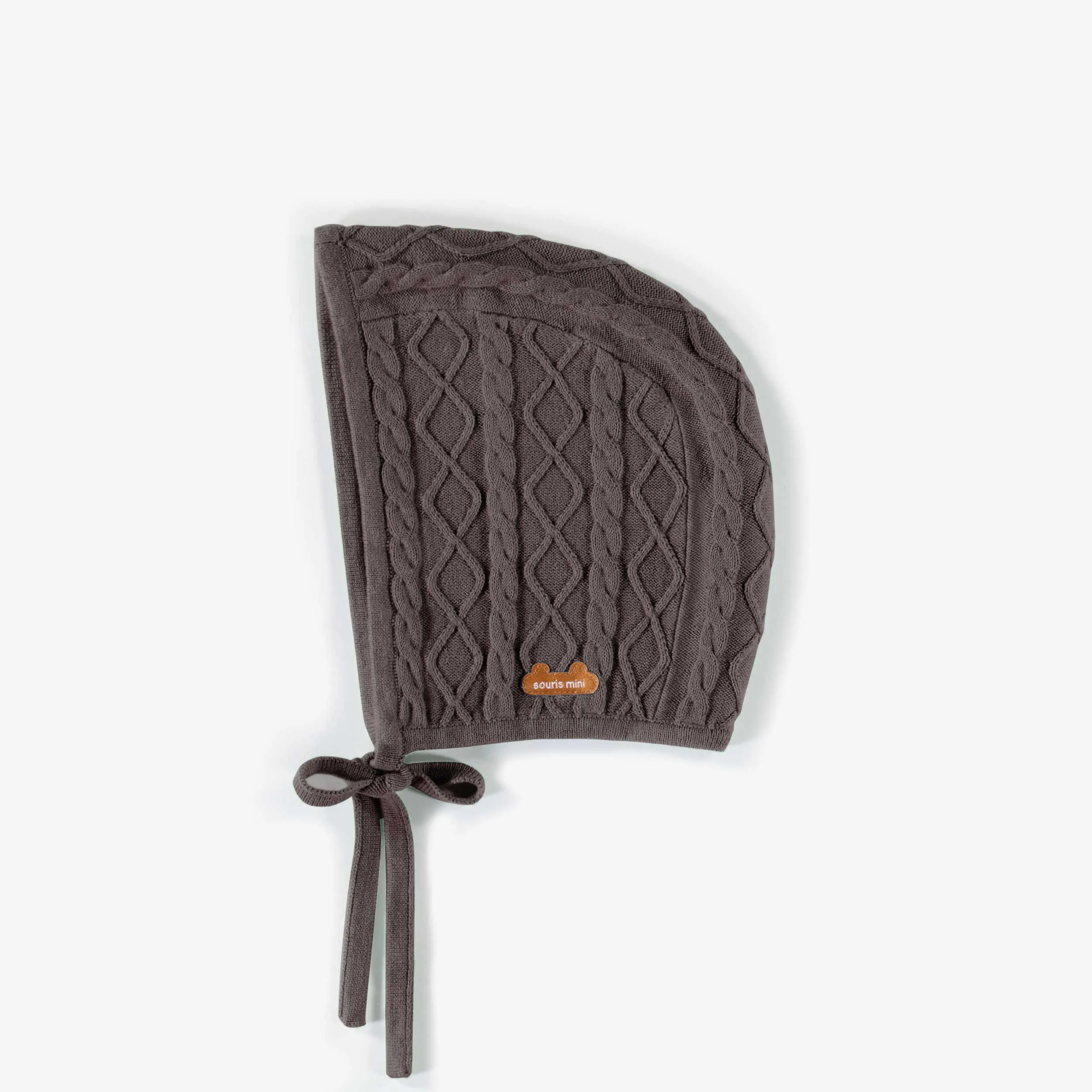 Chapeau brun en maille avec cordons, naissance || Brown knitted hat with cords, newborn