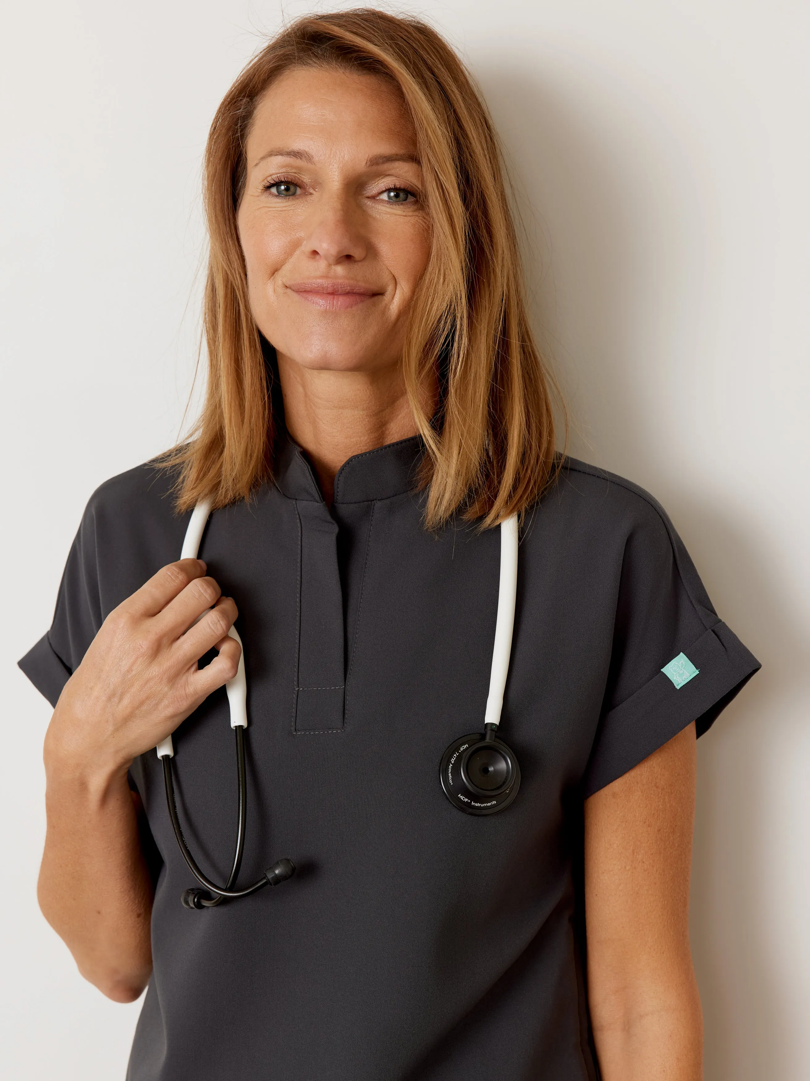 CHARLIE RE-GARDE™ - CHARBON - Mandarine Collar Scrub Top - SILVADUR™||CHARLIE RE-GARDE™ - CHARBON - Haut Col Mao - SILVADUR™