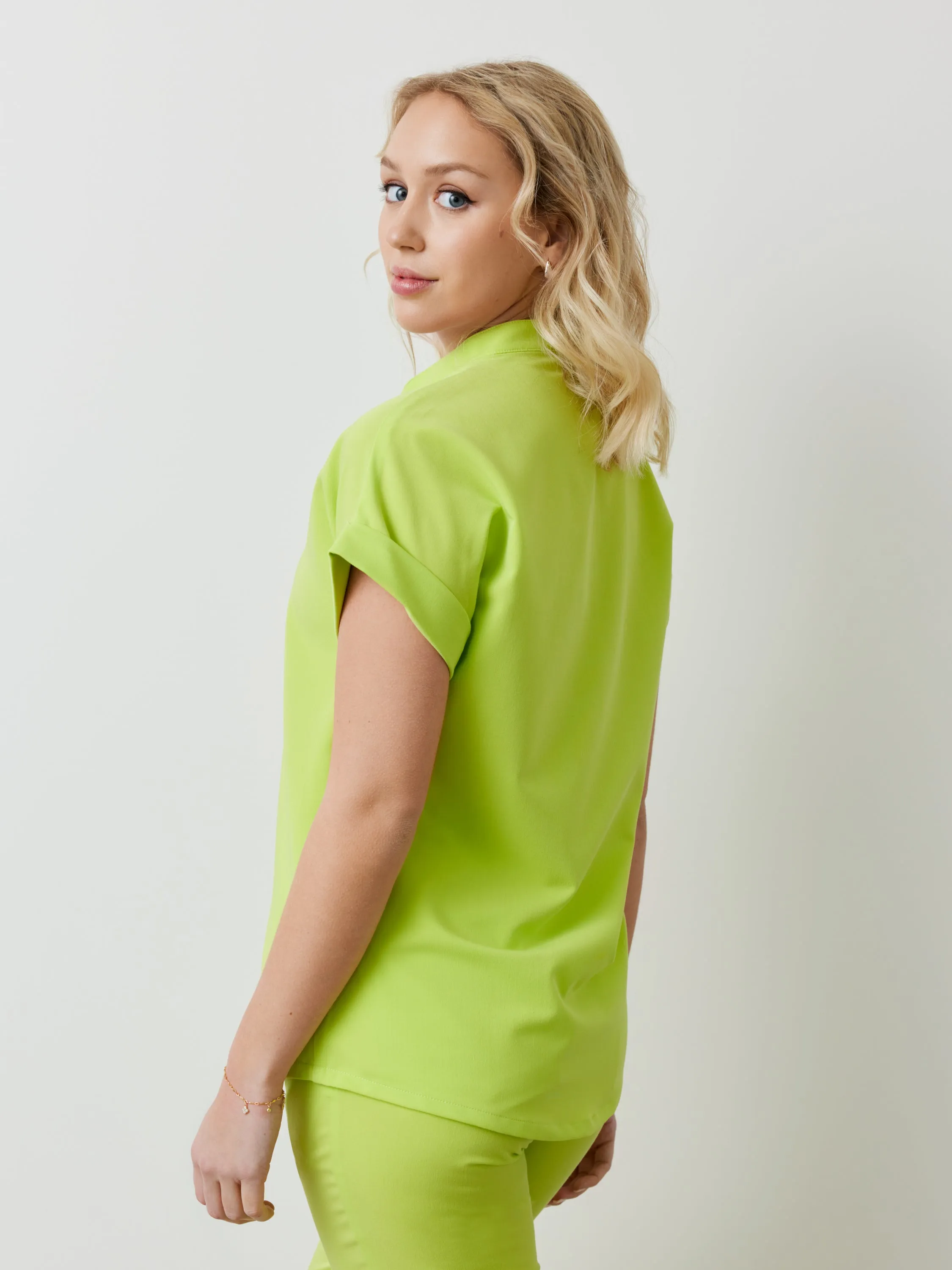 CHARLIE RE-GARDE™ - LIMETTE - Mandarine Collar Scrub Top - FINAL SALE||CHARLIE RE-GARDE™ - LIMETTE - Haut Col Mao - VENTE FINALE