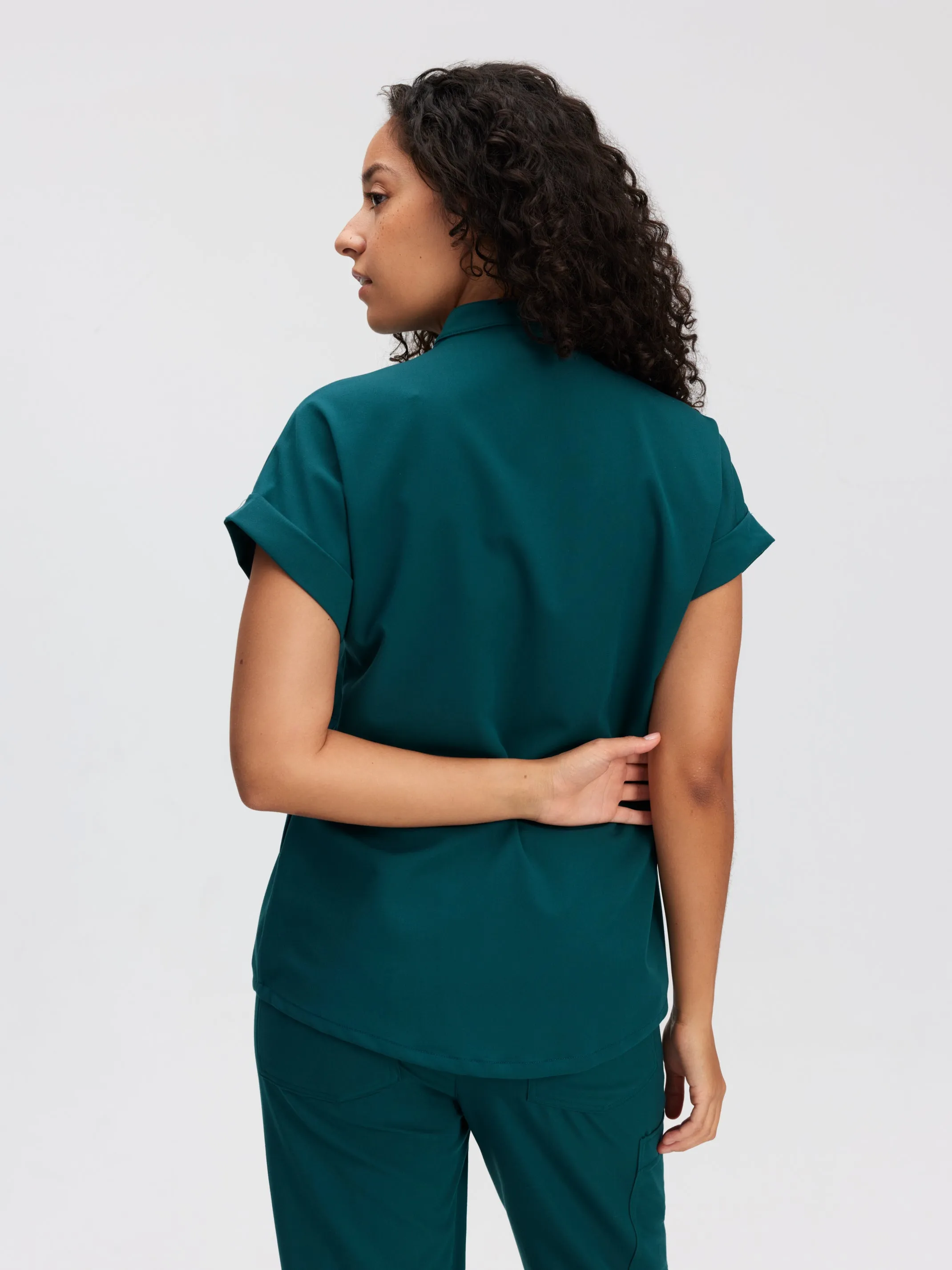 CHARLIE RE-GARDE™ - SARCELLE - Mandarine Collar Scrub Top - SILVADUR™||CHARLIE RE-GARDE™ - SARCELLE - Haut Col Mao - SILVADUR™