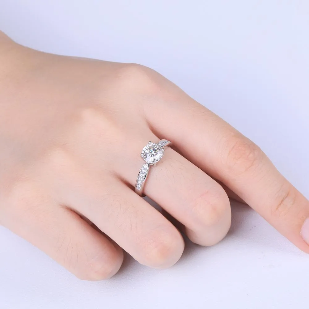 Classic Four Claw Setting with Stone Set Shoulders, 1.00ct Round Cut