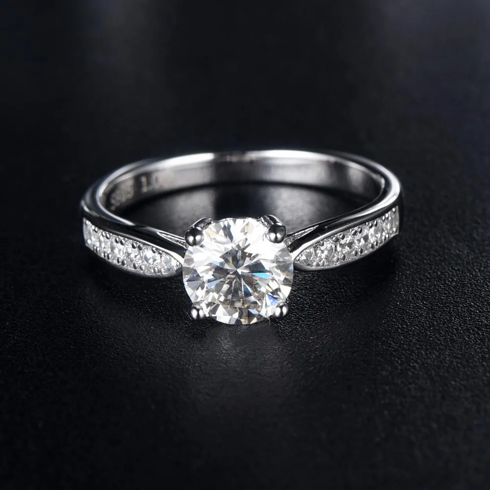 Classic Four Claw Setting with Stone Set Shoulders, 1.00ct Round Cut