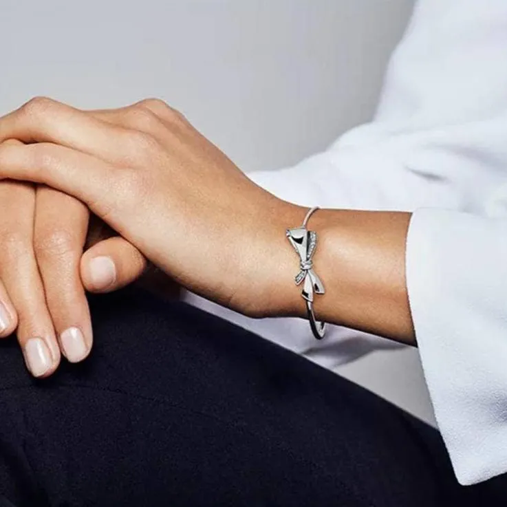 Diamond Delicate and Classic Bow Element Bracelet