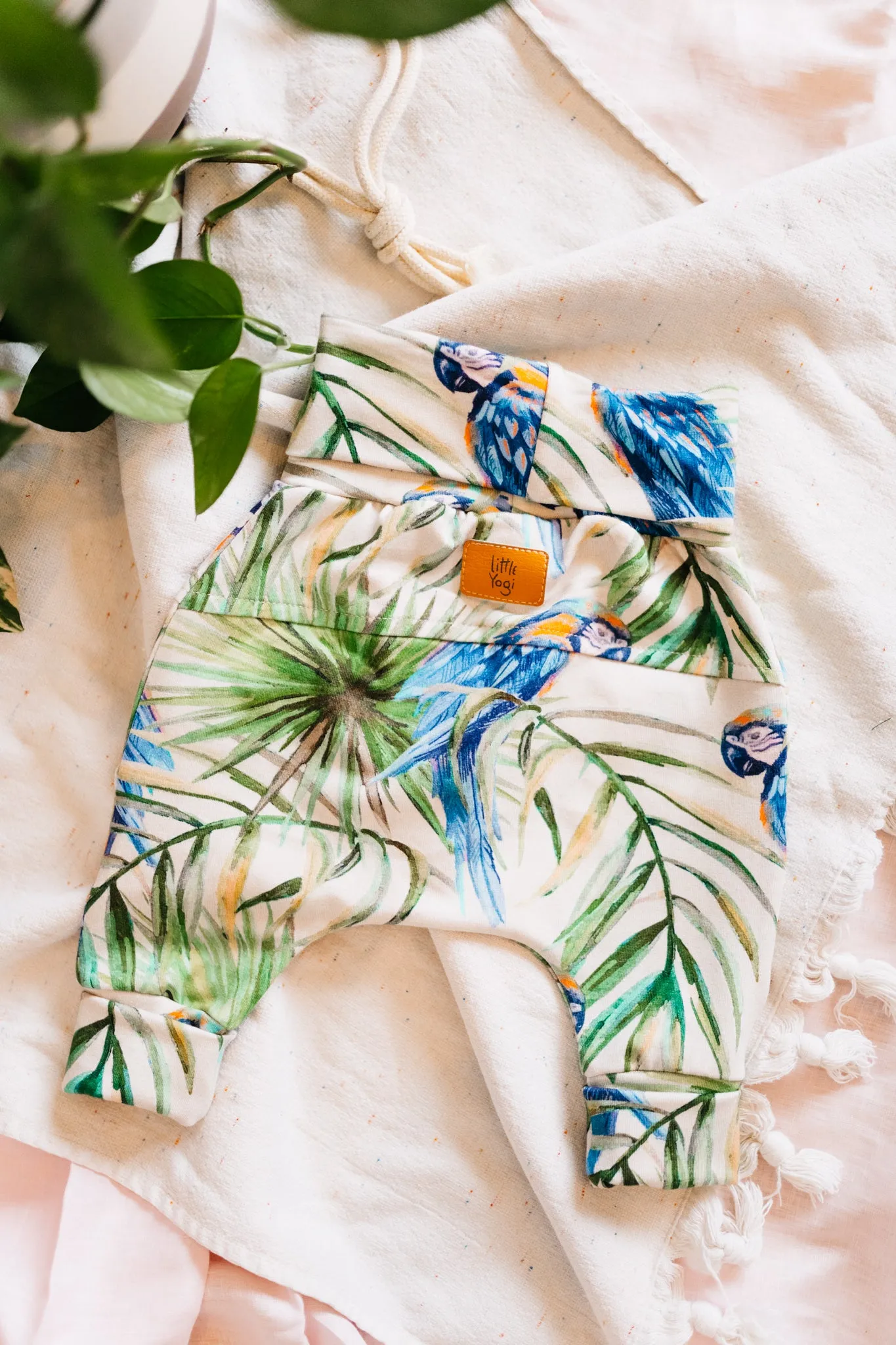 Harem, Pantalon évolutif de Little Yogi - Little Blue Parrot