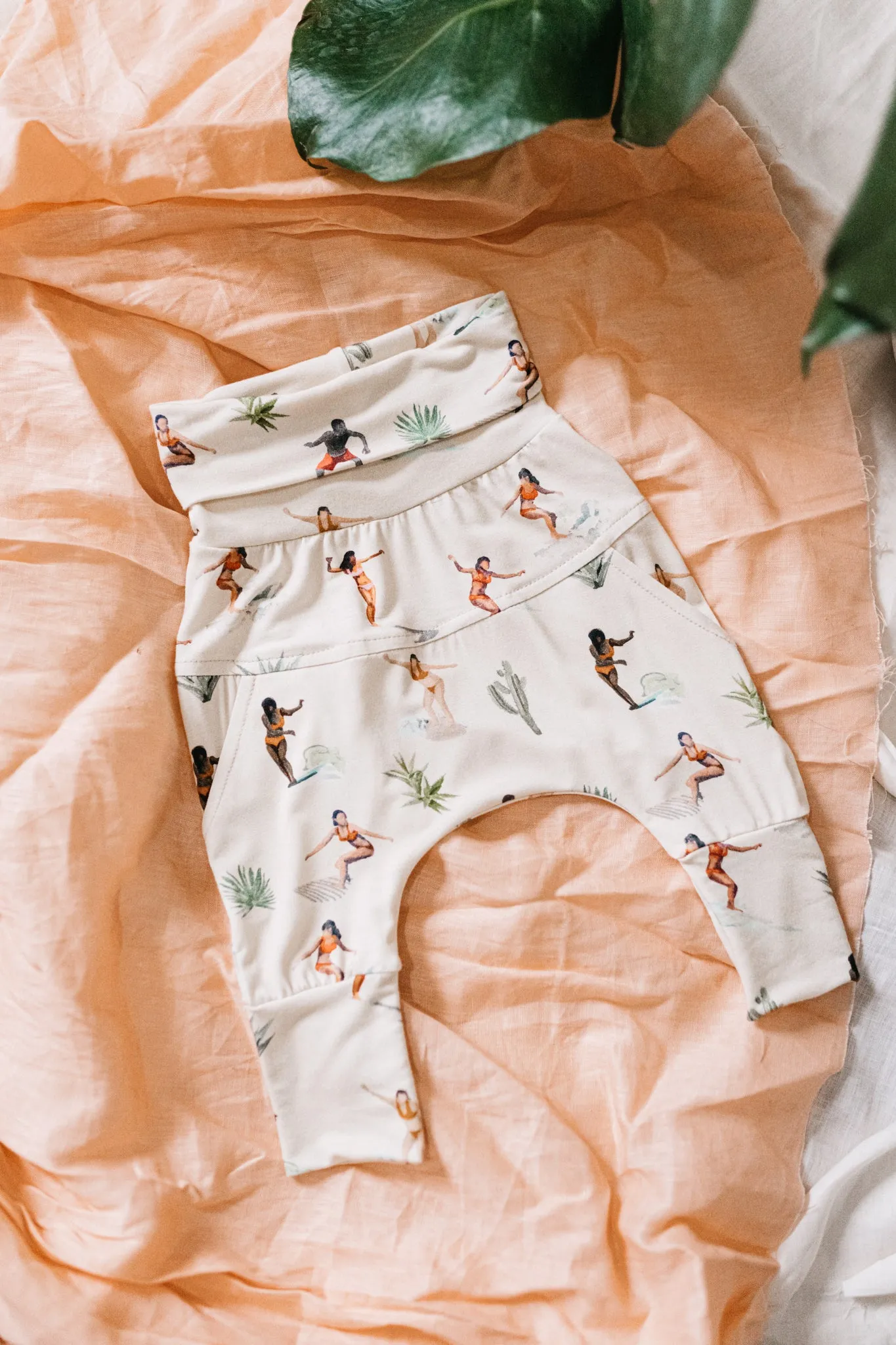Harem, Pantalon évolutif de Little Yogi - Little Surfers