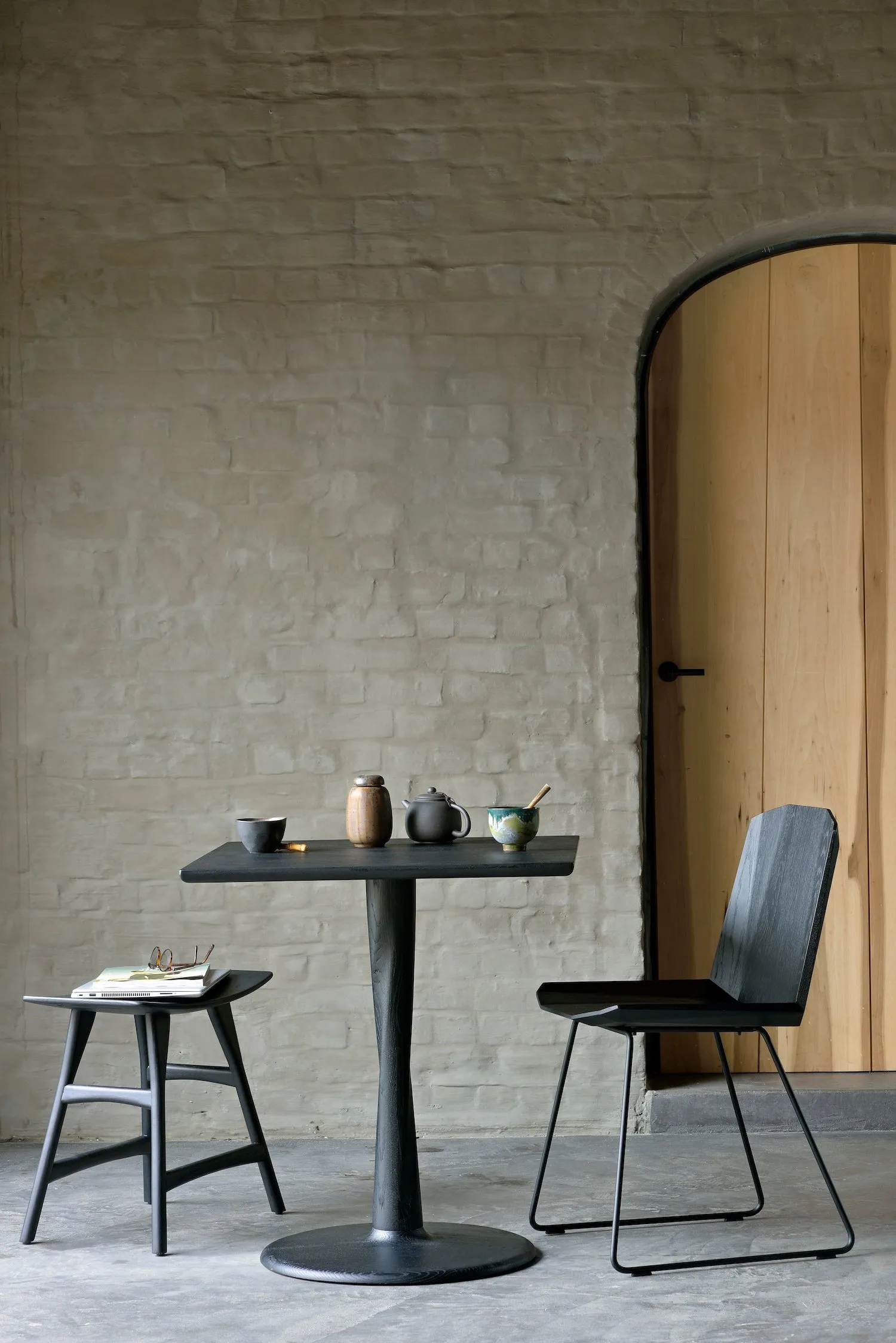 Oak Torsion Square Black Dining Table