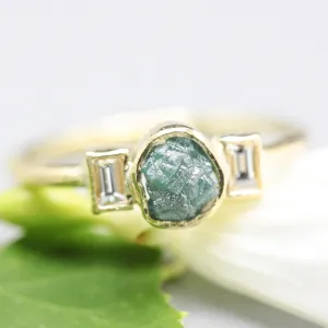 Rough diamond ring and twin side set diamonds with 18k gold texture band