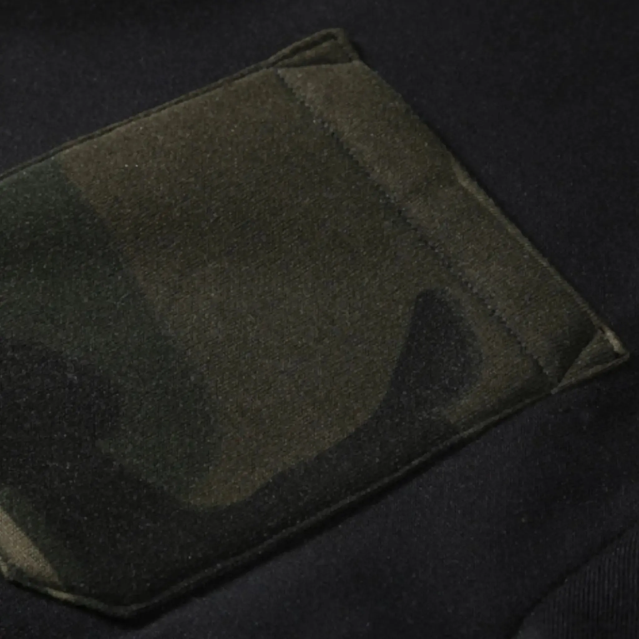 SWEAT MILITAIRE AVEC POCHE AVANT